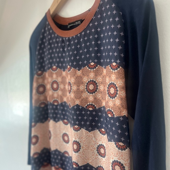 EUC Zara split hem Moroccan print blouse sz M poly/rayon - Picture 2 of 11